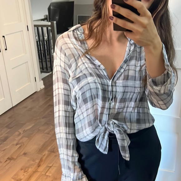ARITZIA Babaton 100% silk button down blouse - grey/white plaid - Picture 6 of 8